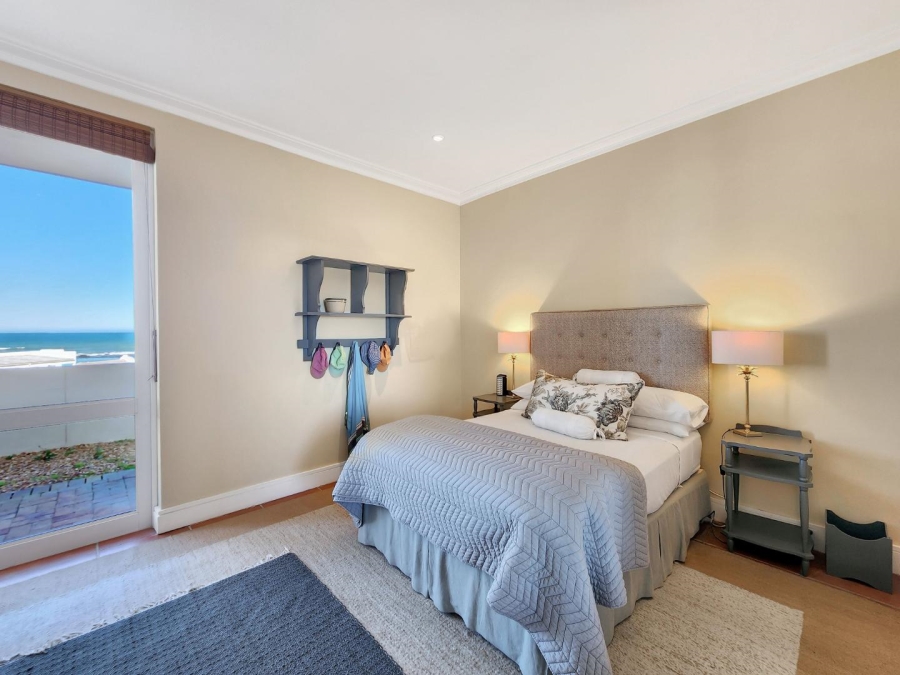 6 Bedroom Property for Sale in Bloubergstrand Western Cape